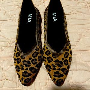 Leopard print flyknit flats